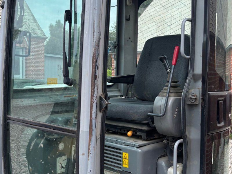 New Holland e50-2sr