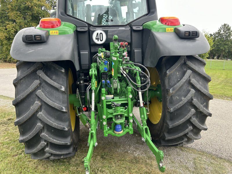John Deere 6120M