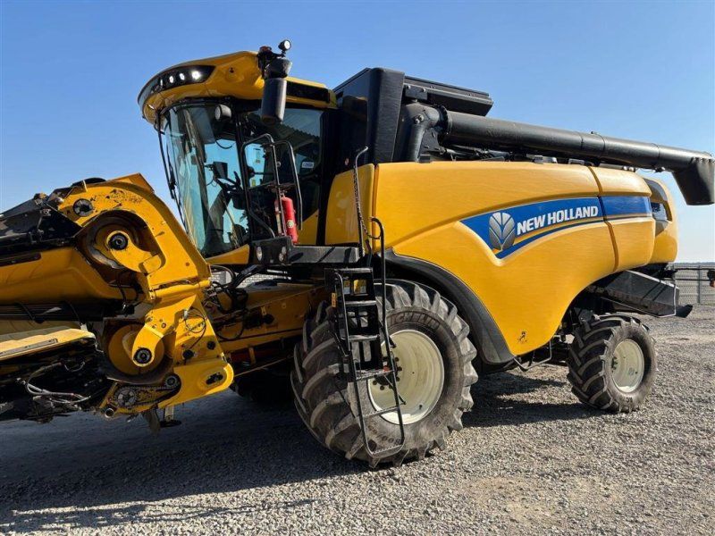 New Holland CX 6.90 4WD Komplet pakke med 4WD, Majsbord og alm. skærebord. R