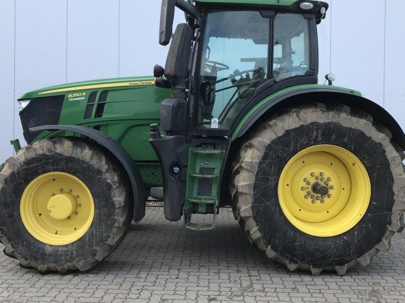 John Deere 6250R Command Arm. Ring til Ulrik for mere info på 40255544. Jeg