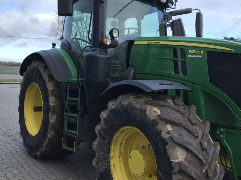 John Deere 6250R Command Arm. Ring til Ulrik for mere info på 40255544. Jeg