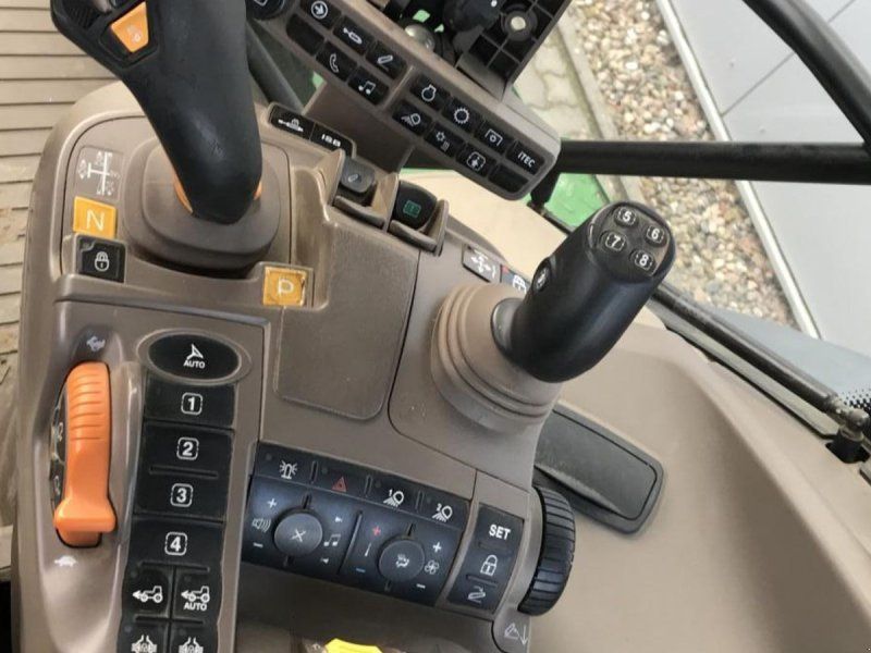 John Deere 6250R Command Arm. Ring til Ulrik for mere info på 40255544. Jeg