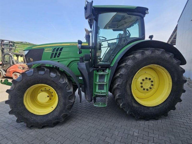 John Deere 6210R