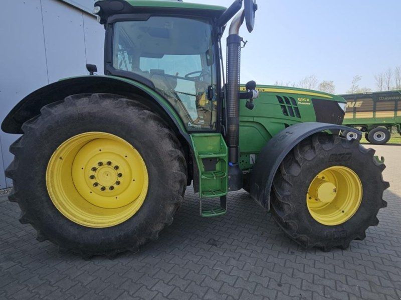John Deere 6210R