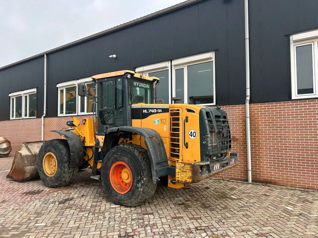 Hyundai HL 740-9A