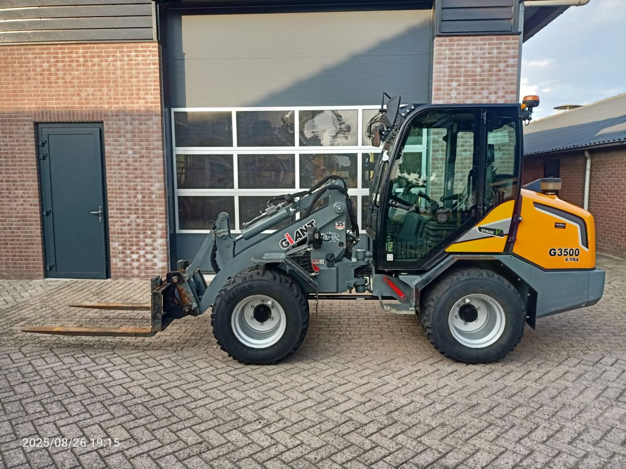 Giant G3500 Xtra shovel 2022/ met cabine