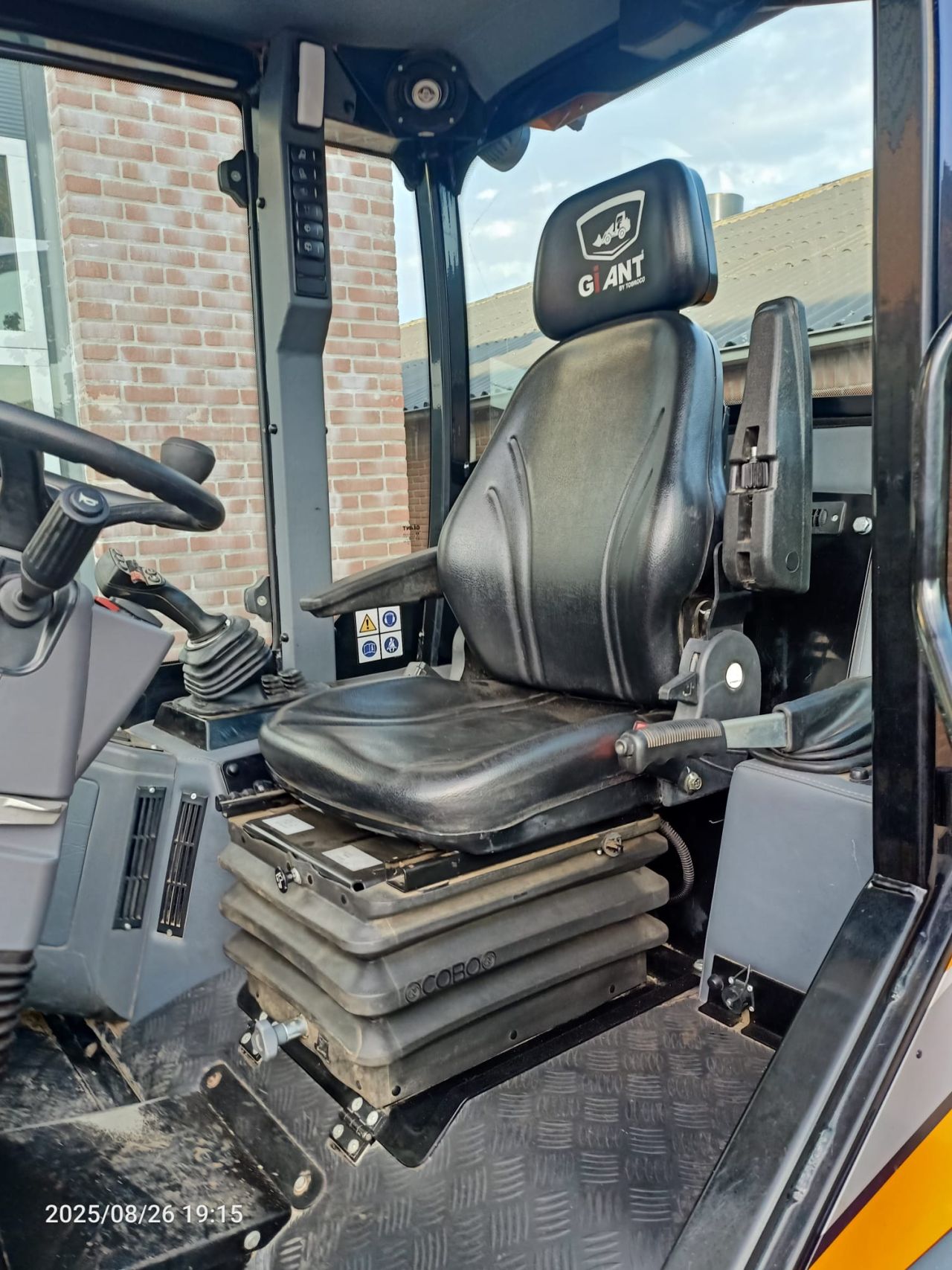 Giant G3500 Xtra shovel 2022/ met cabine