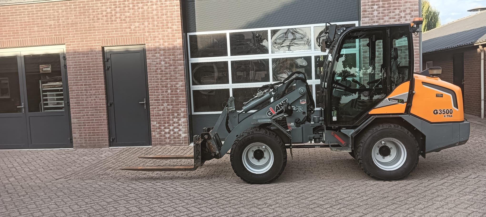 Giant G3500 Xtra shovel 2022/ met cabine