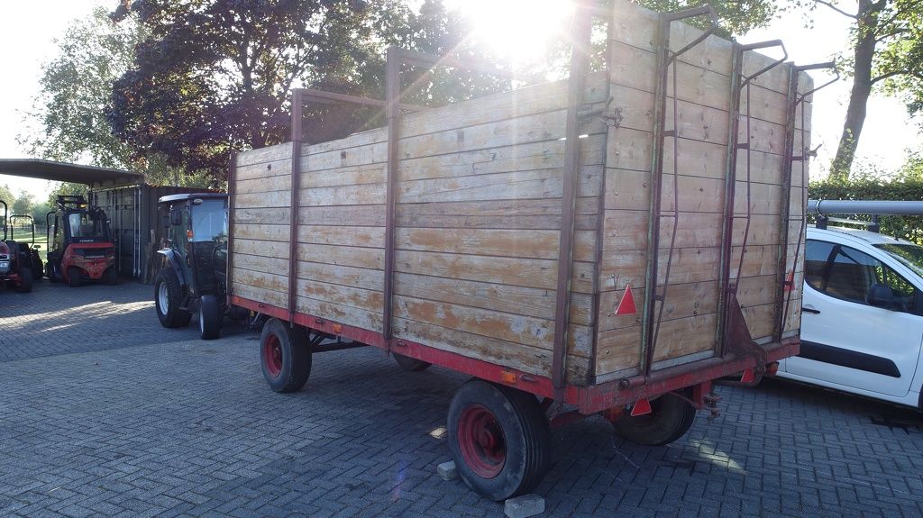 Veewagen-plattewagen met kenteken Schamel