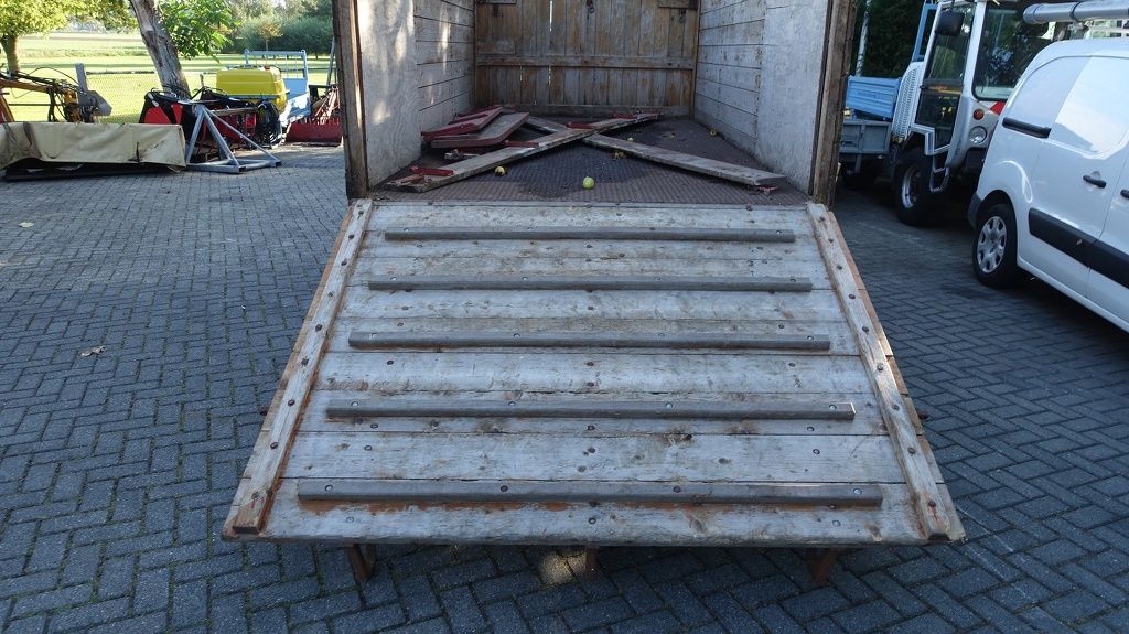Veewagen-plattewagen met kenteken Schamel