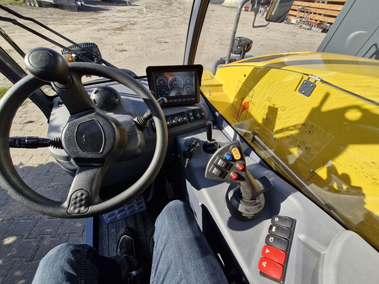 Eurotrac TH25.6 verreiker Lease mogelijk