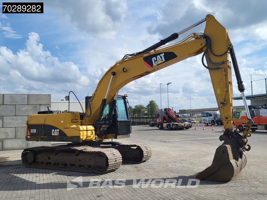 Caterpillar 323 D L