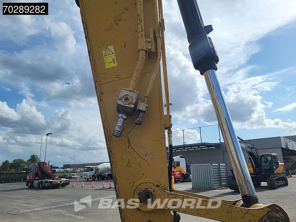Caterpillar 323 D L