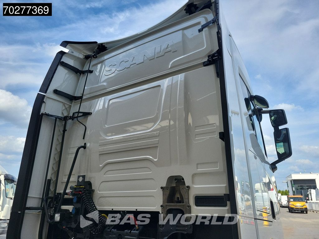 Scania S560 4X2 NEW! Retarder Full-Air 2xTanks Leder Standklima Navi ACC LED