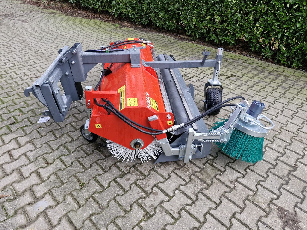Veegmachine Hemach breedtes van 1.5m 1.8m en 2.25m
