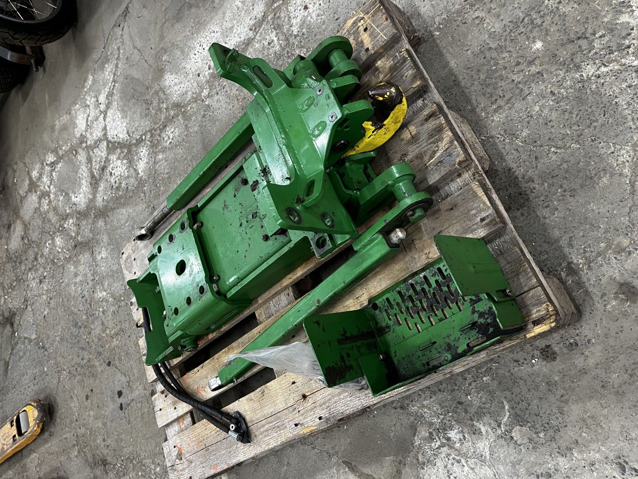 John deere pick-up hitch 6r