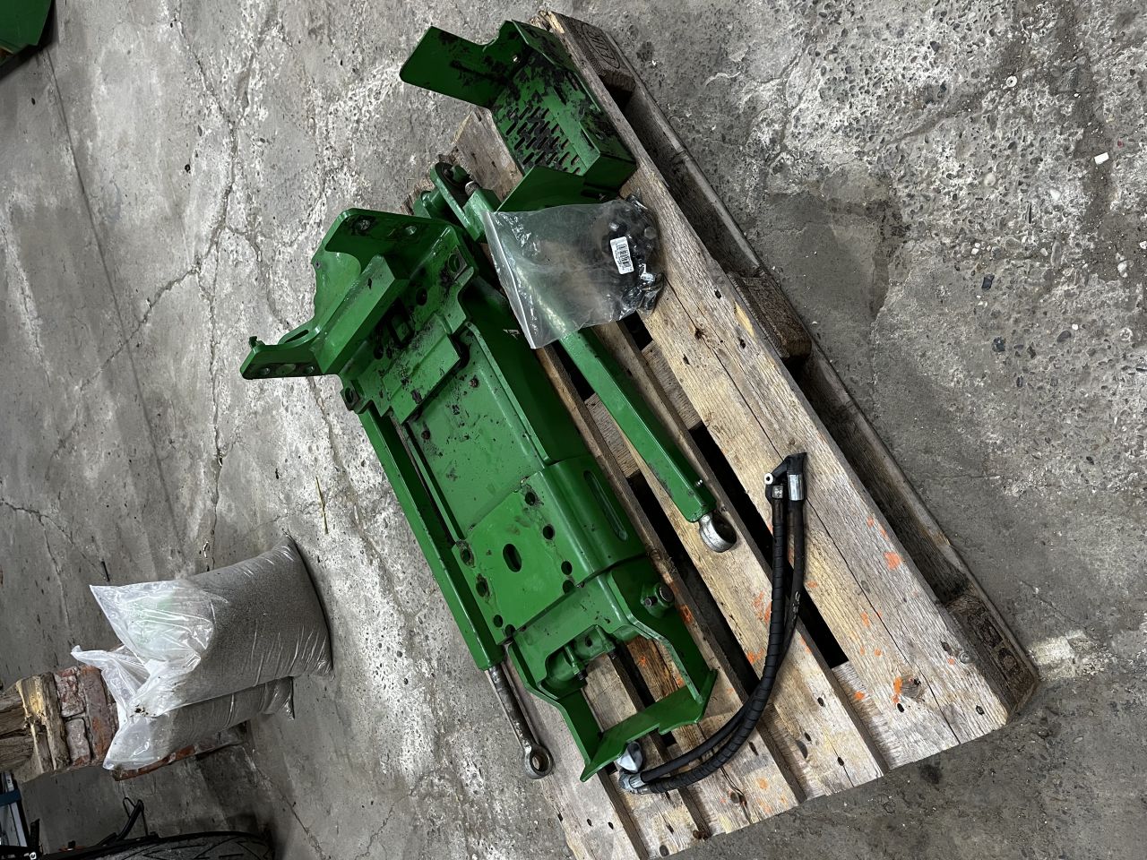 John deere pick-up hitch 6r