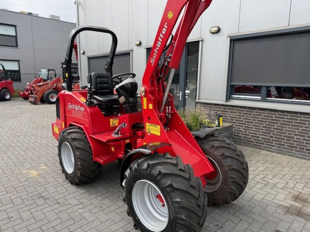 Schäffer 3350 50PK Minishovel Kniklader Laadschop Giant Weideman