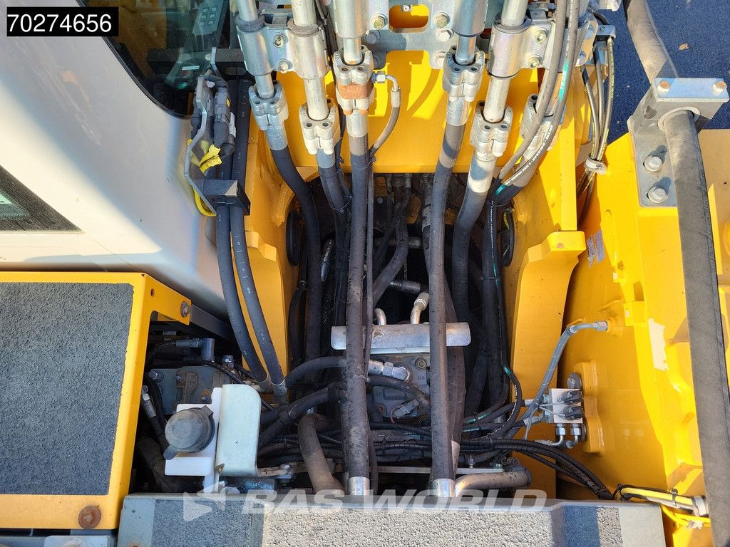 Liebherr R926 WLC 2 BUCKETS