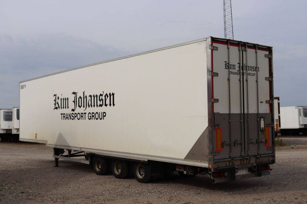 Geschlossener Isolieranhänger Krone