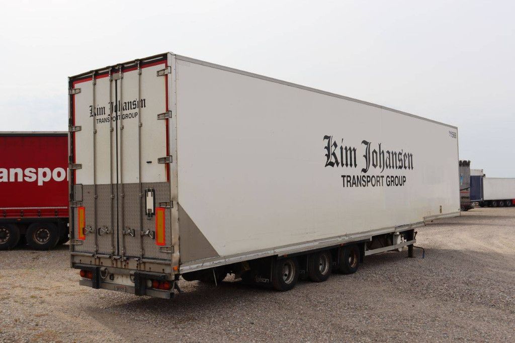 Geschlossener Isolieranhänger Krone