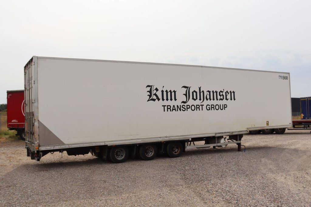 Geschlossener Isolieranhänger Krone