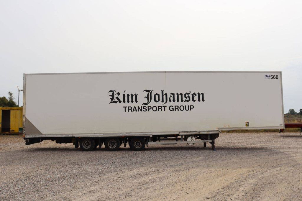 Geschlossener Isolieranhänger Krone