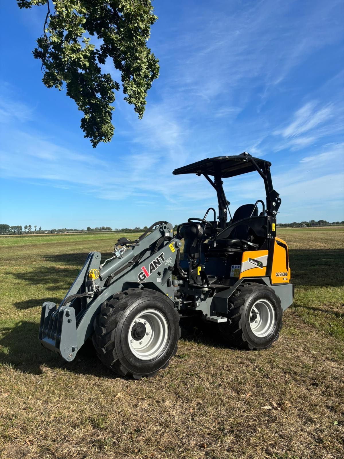 Giant g2200 extra HD mini shovel 390 uur !