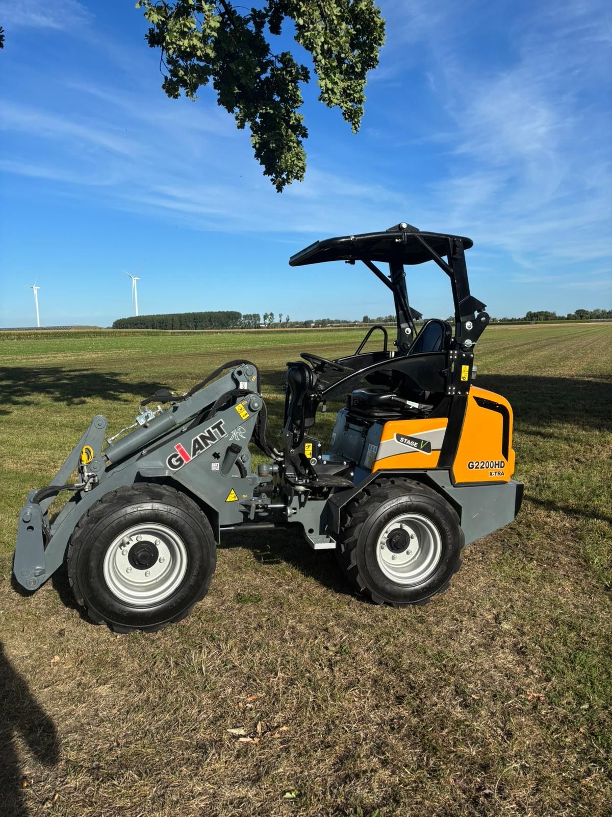 Giant g2200 extra HD mini shovel 390 uur !