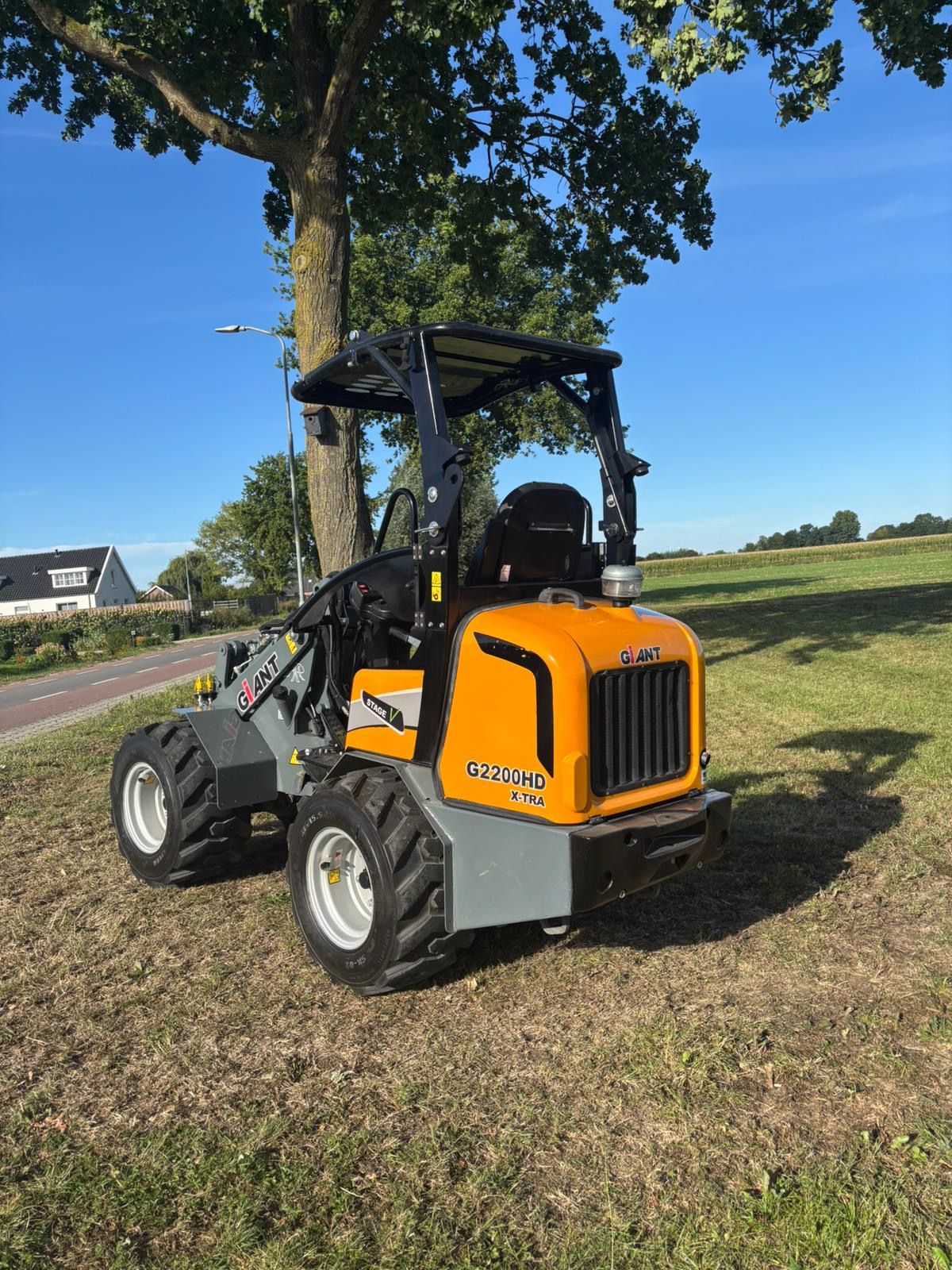Giant g2200 extra HD mini shovel 390 uur !