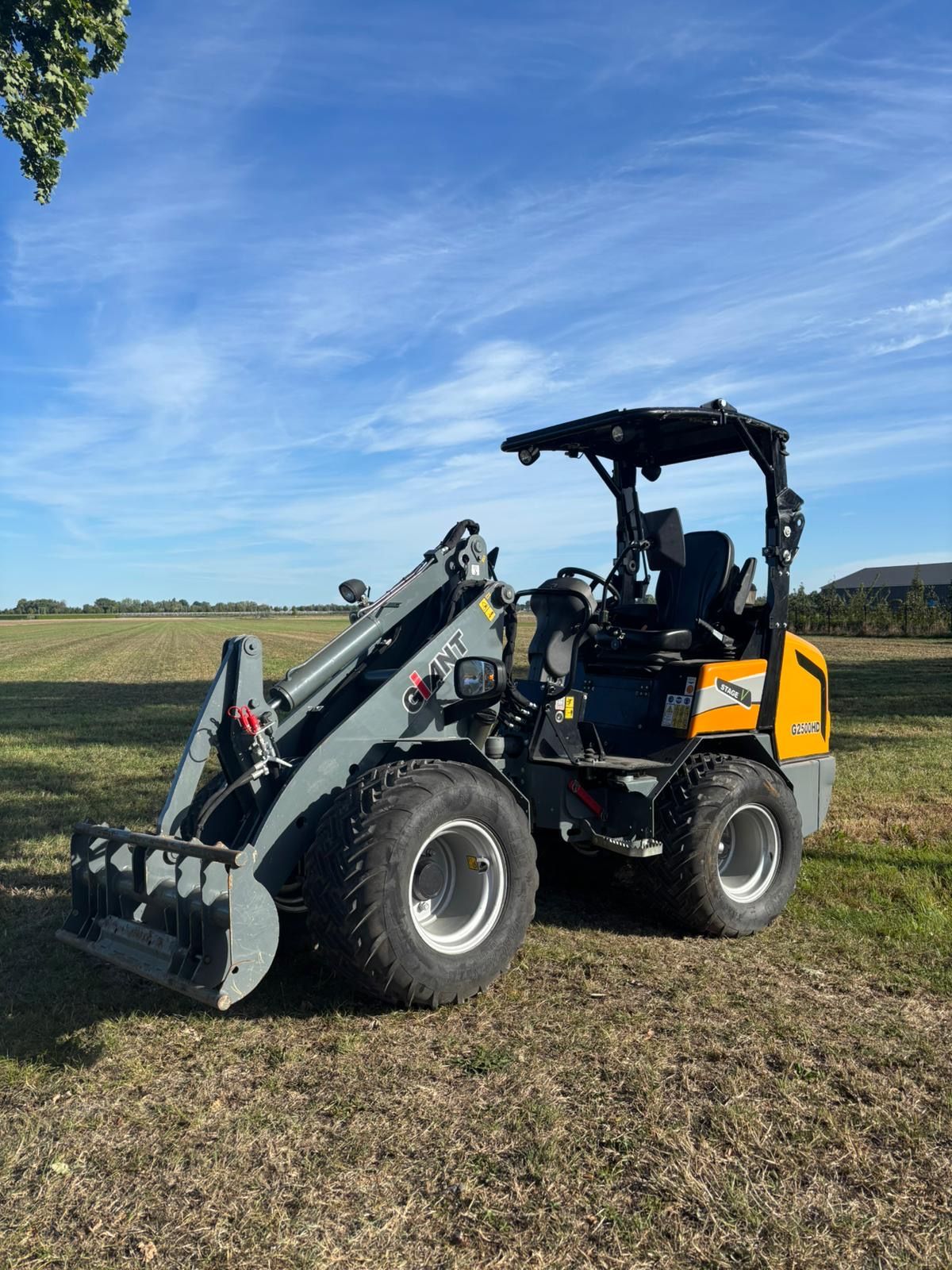 Giant g2500hd mini shovel 280 uur !!