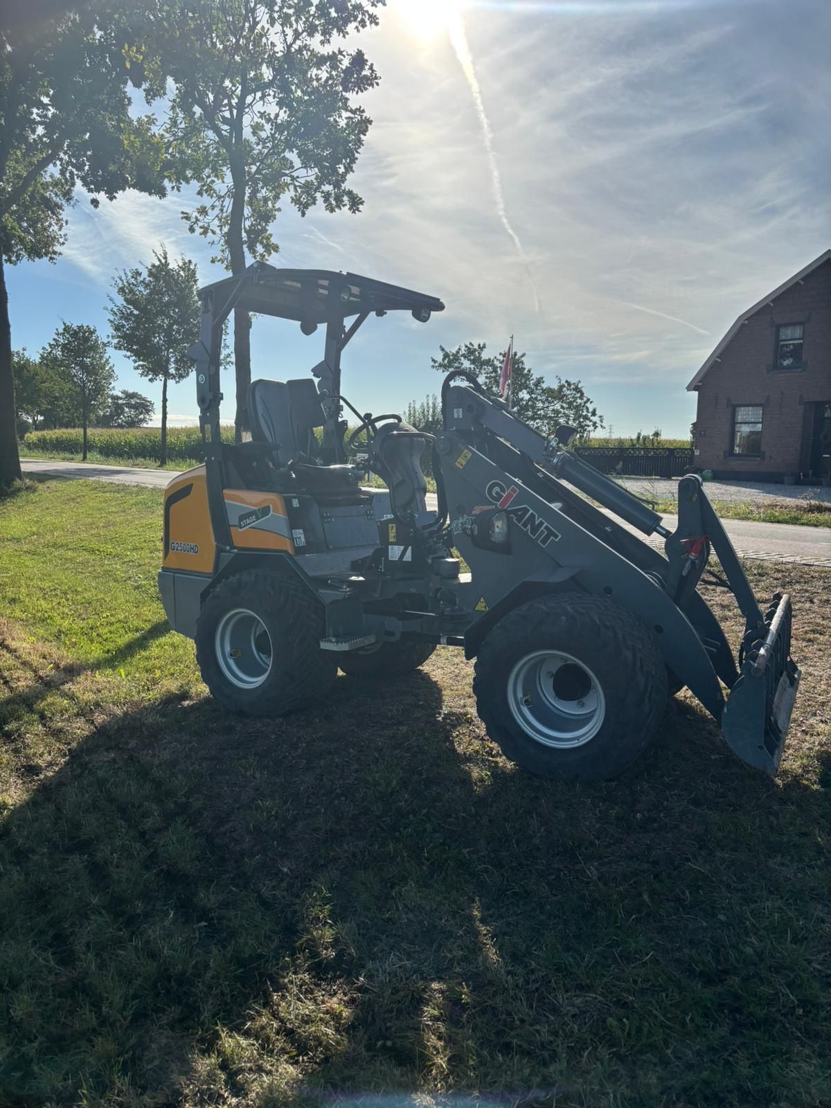 Giant g2500hd mini shovel 280 uur !!