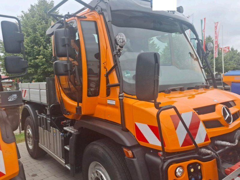 Mercedes-Benz U430