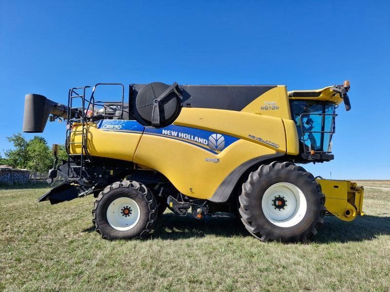 New Holland CR8.90