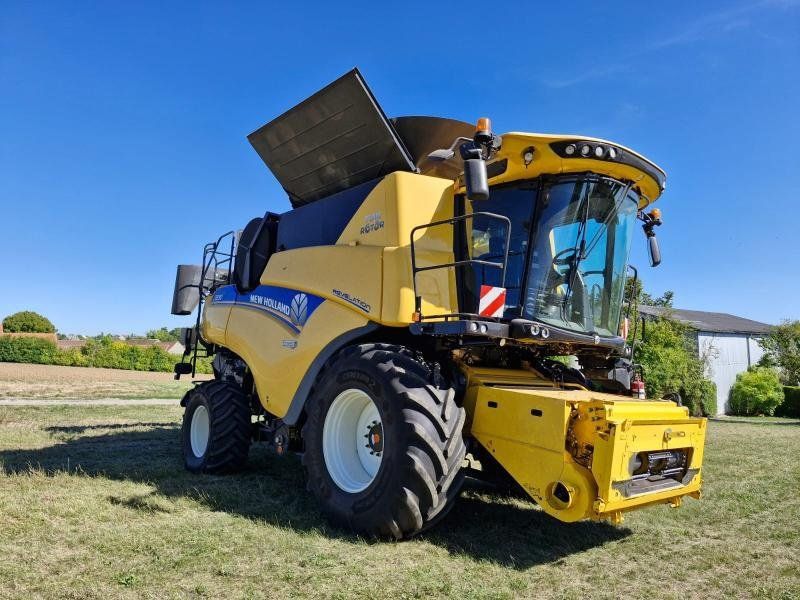 New Holland CR8.90