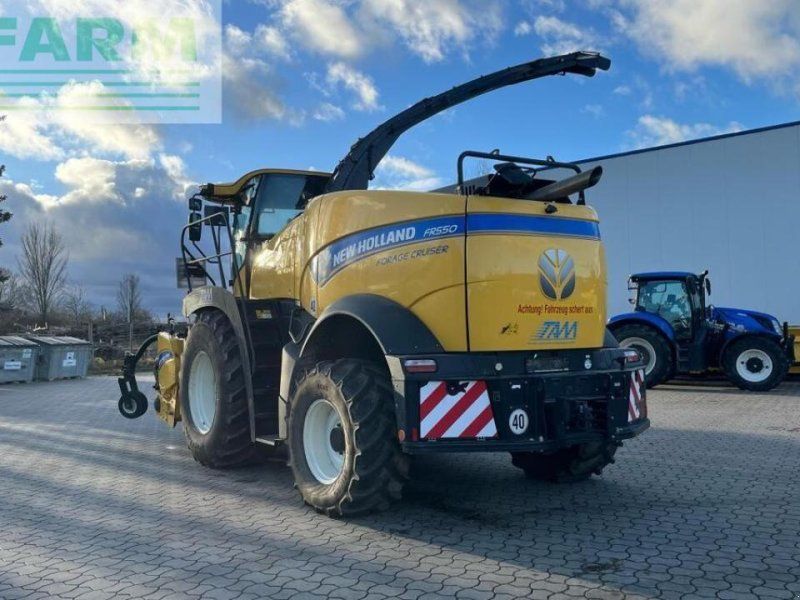 New Holland fr 550   pickup und maisgebiss