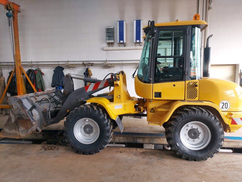 Volvo L 30 Pro, Bj.  mit neuen Breitreifen