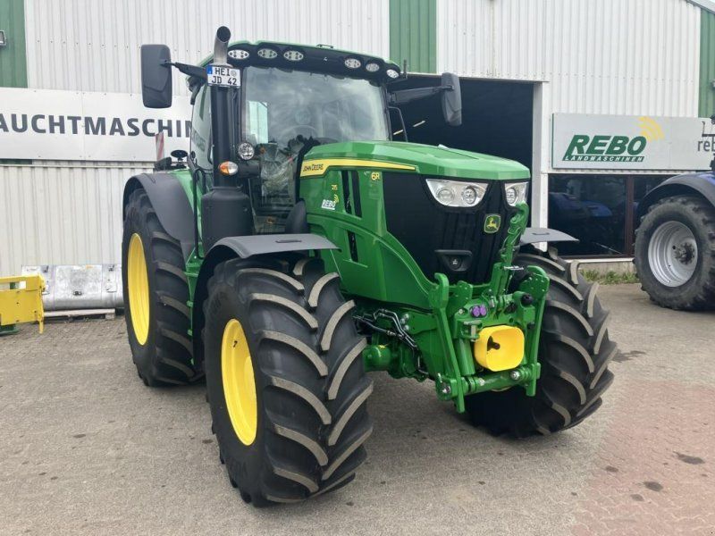John Deere 6R215