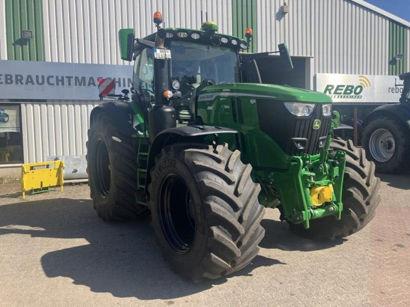 John Deere 6R250