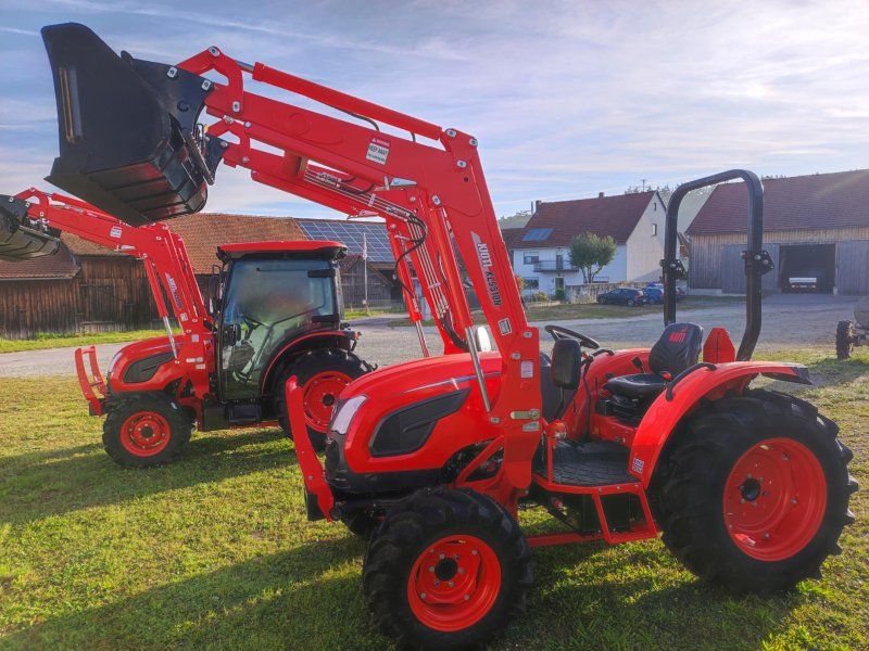 Kioti DK 4520HS Allradschlepper mit Frontlader und Schel