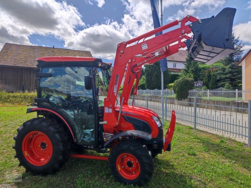Kioti DK 5020C Allradschlepper mit Frontlader und Schel
