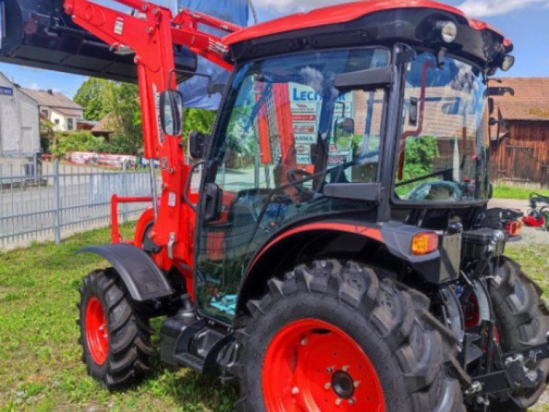 Kioti DK 5020C Allradschlepper mit Frontlader und Schel