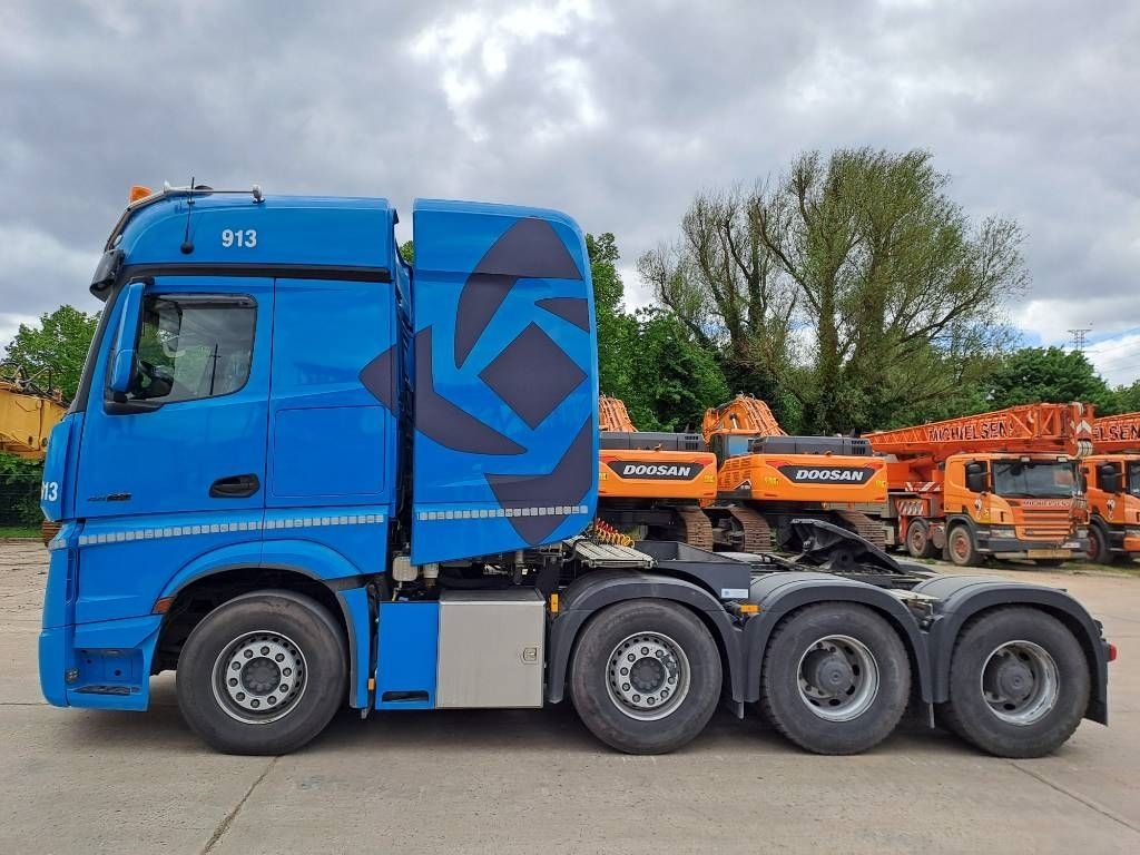 Mercedes-Benz Actros 4463 LS Giga (180Ton Push/Pull)