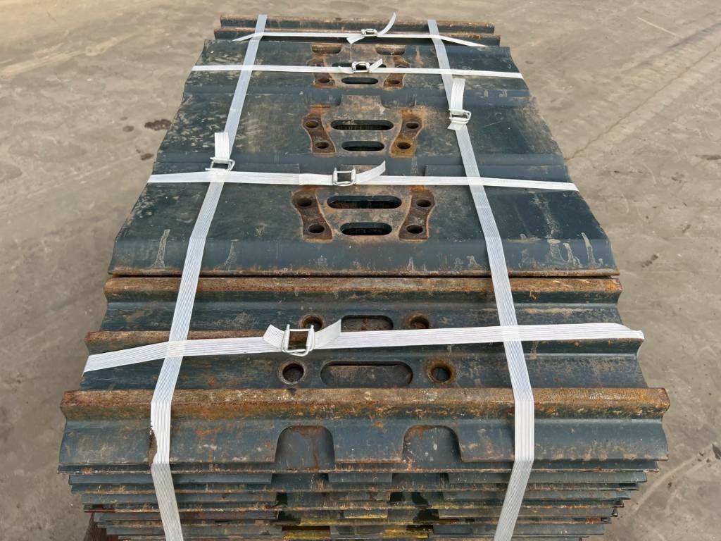 Hyundai R210 / R215 / R220 Shoes