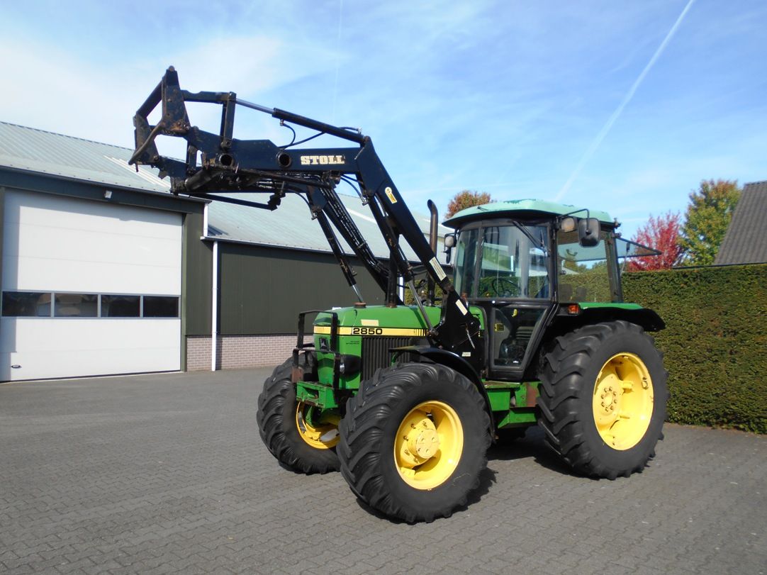 John Deere 2850 + frontlader