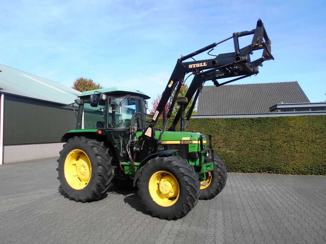 John Deere 2850 + frontlader