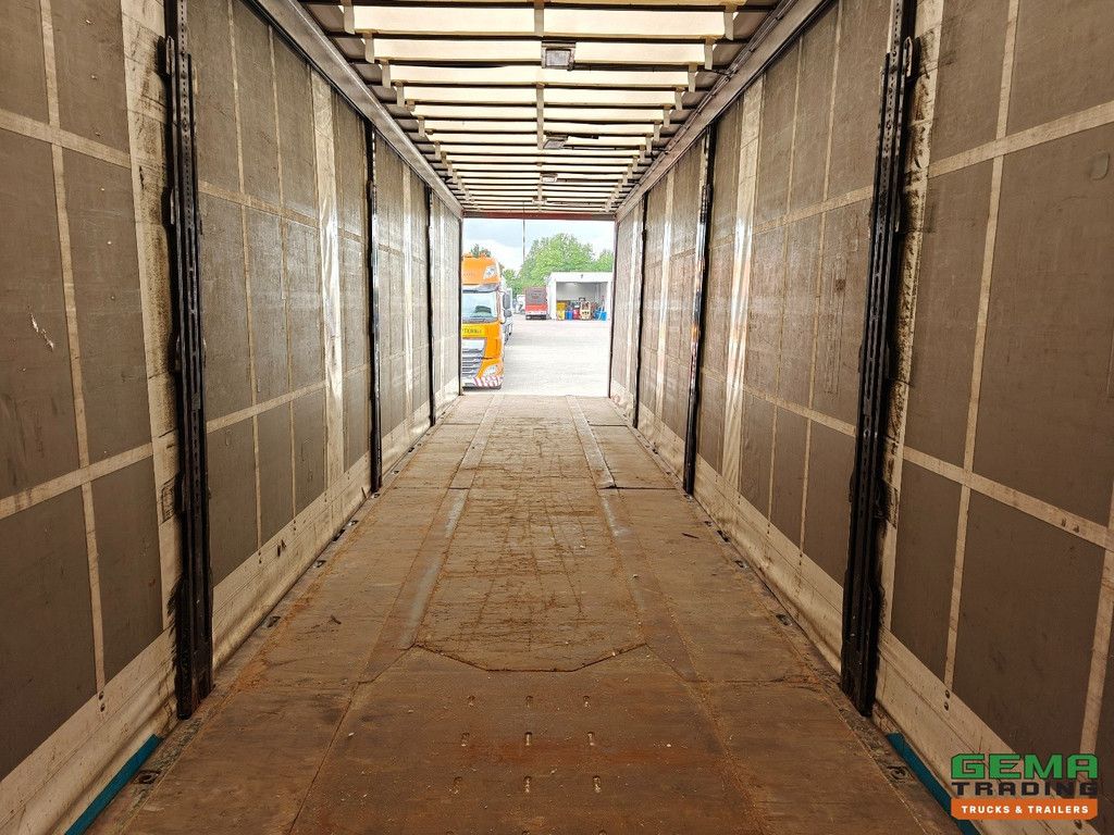 LAG O-3-39 01 3-Axle BPW - MEGA - Sliding tarpaulin/Sliding roof - Moffett connection - 10/2025 MOT