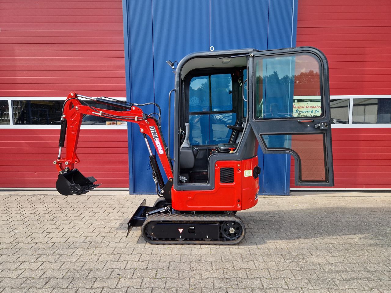 STAHLWORKS HL320 MINIGRAVER MET CABINE 1.3 TONS EURO 5