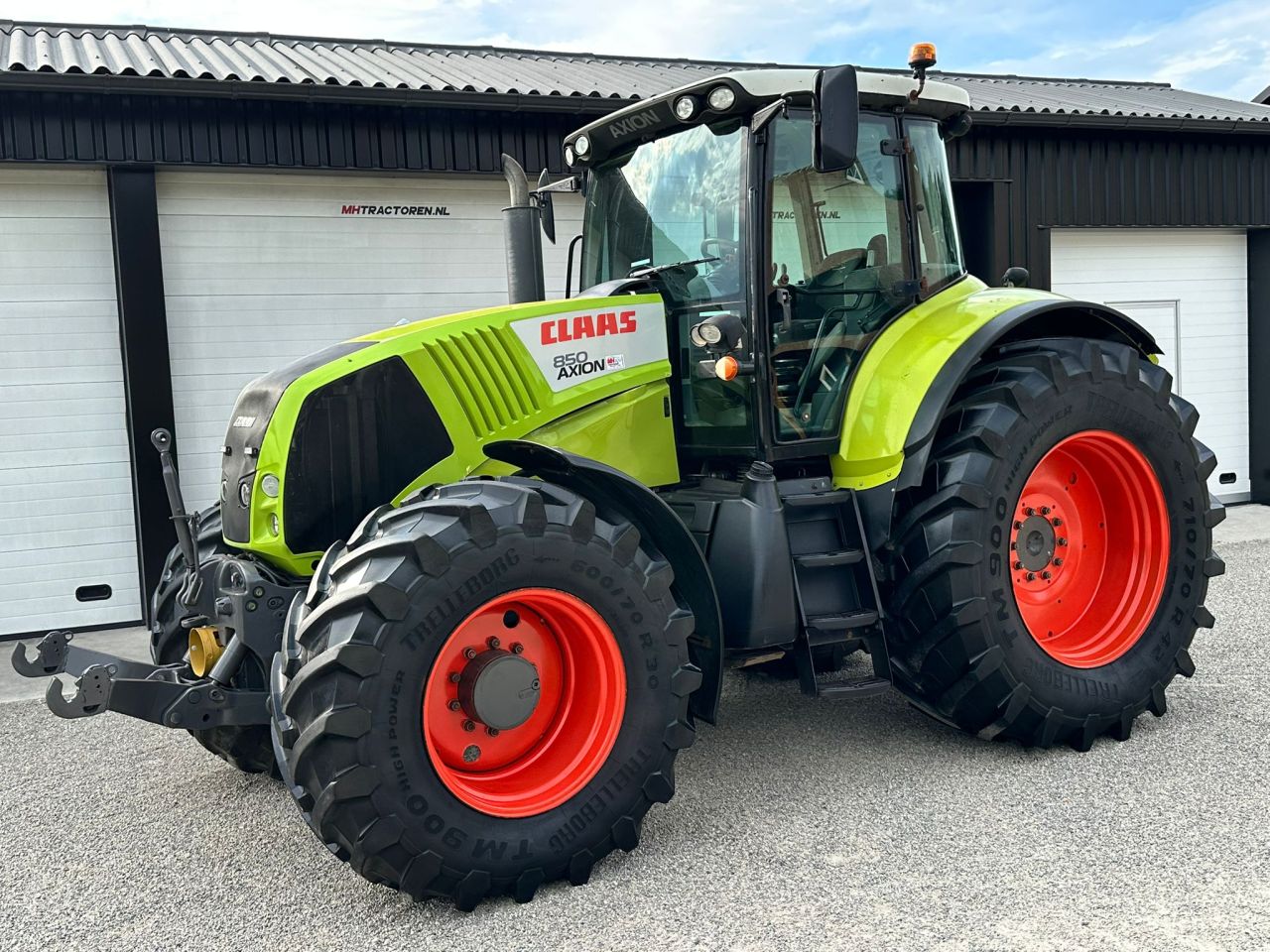 TE KOOP: zeer nette CLAAS AXION 850