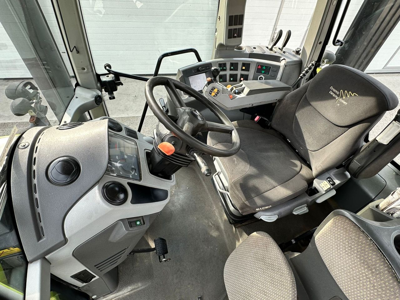 TE KOOP: zeer nette CLAAS AXION 850